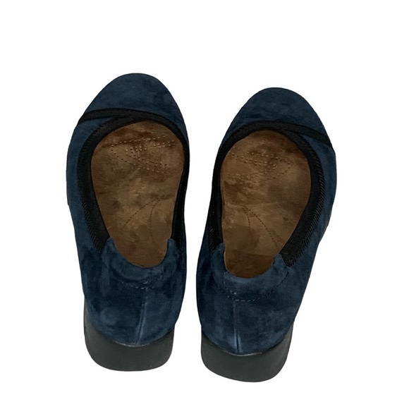 Clarks Artisan blue‎ suede flat with 1 1/4” wedge sole. Size 8.5 runs long. - Picture 5 of 10